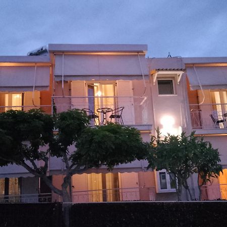 Vicky'S Guesthouse Kavos Bagian luar foto