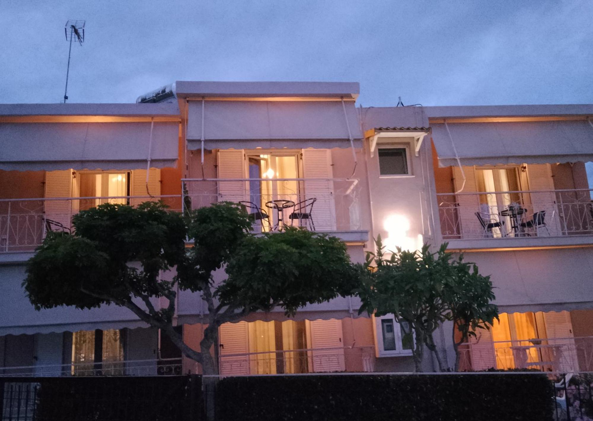 Vicky'S Guesthouse Kavos Bagian luar foto