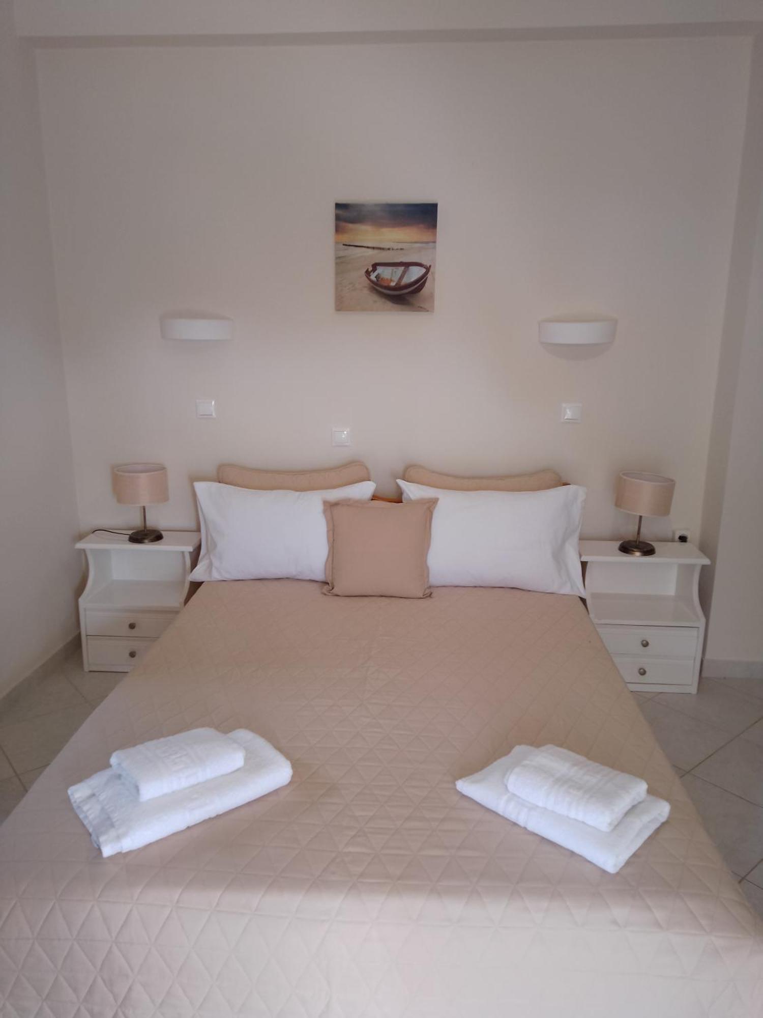 Vicky'S Guesthouse Kavos Bagian luar foto