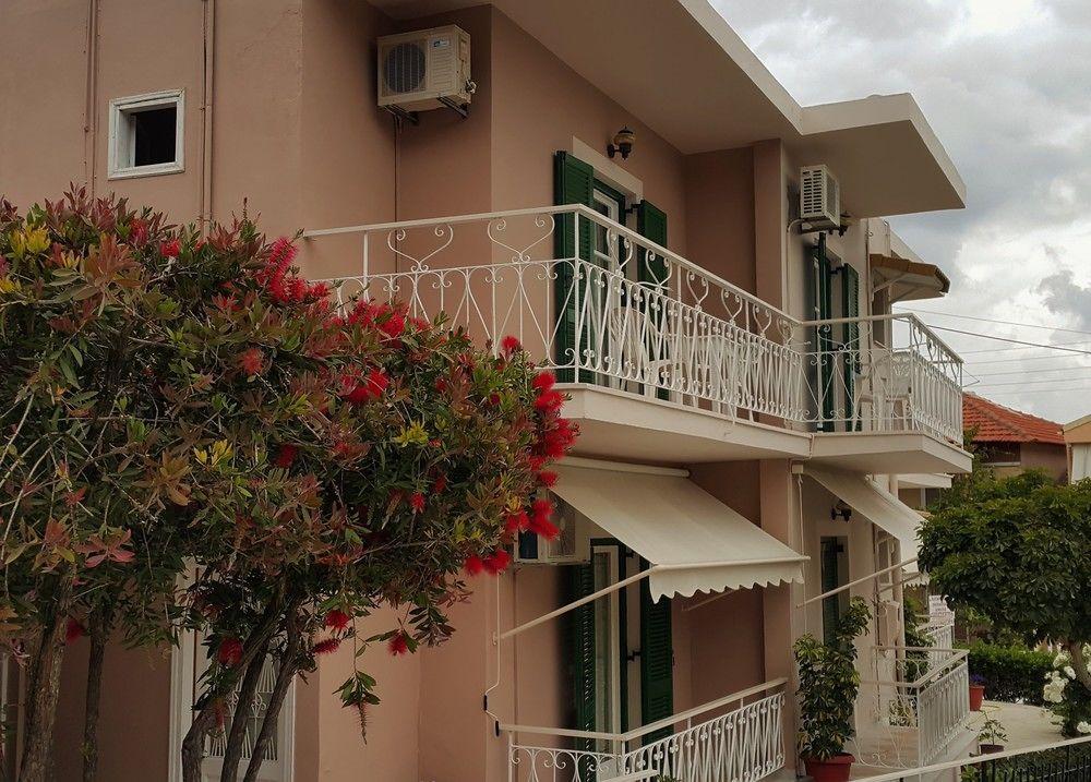 Vicky'S Guesthouse Kavos Bagian luar foto